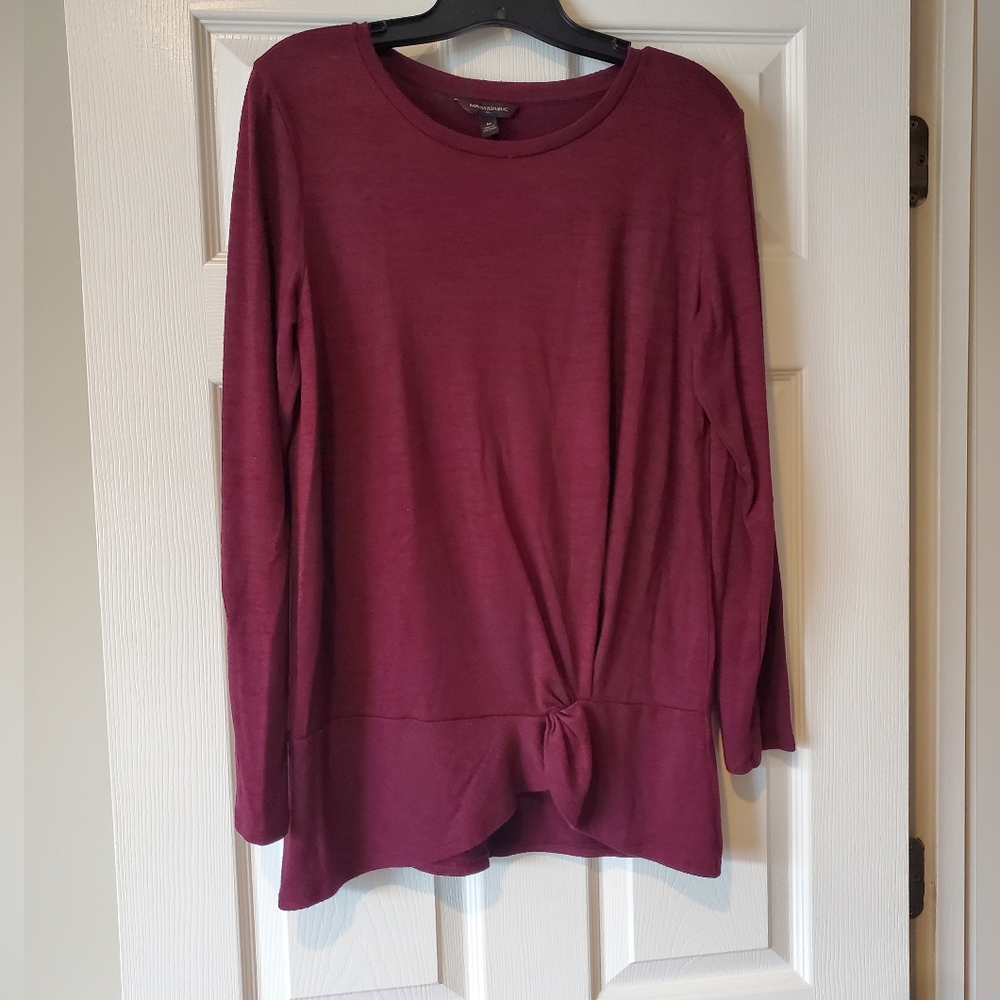Banana‎ Republic maroon shirt
